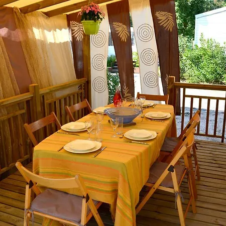 Charmant Mobilhome - 2 Chambres - Camping 4 Etoiles 4* Фрежюс