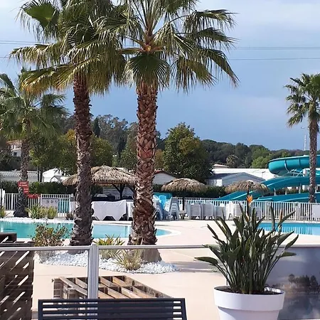 Charmant Mobilhome - 2 Chambres - Camping 4 Etoiles 4* Фрежюс